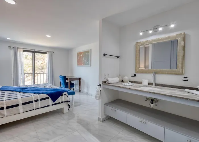 Cabo Cove 408 Aparthotel 4*